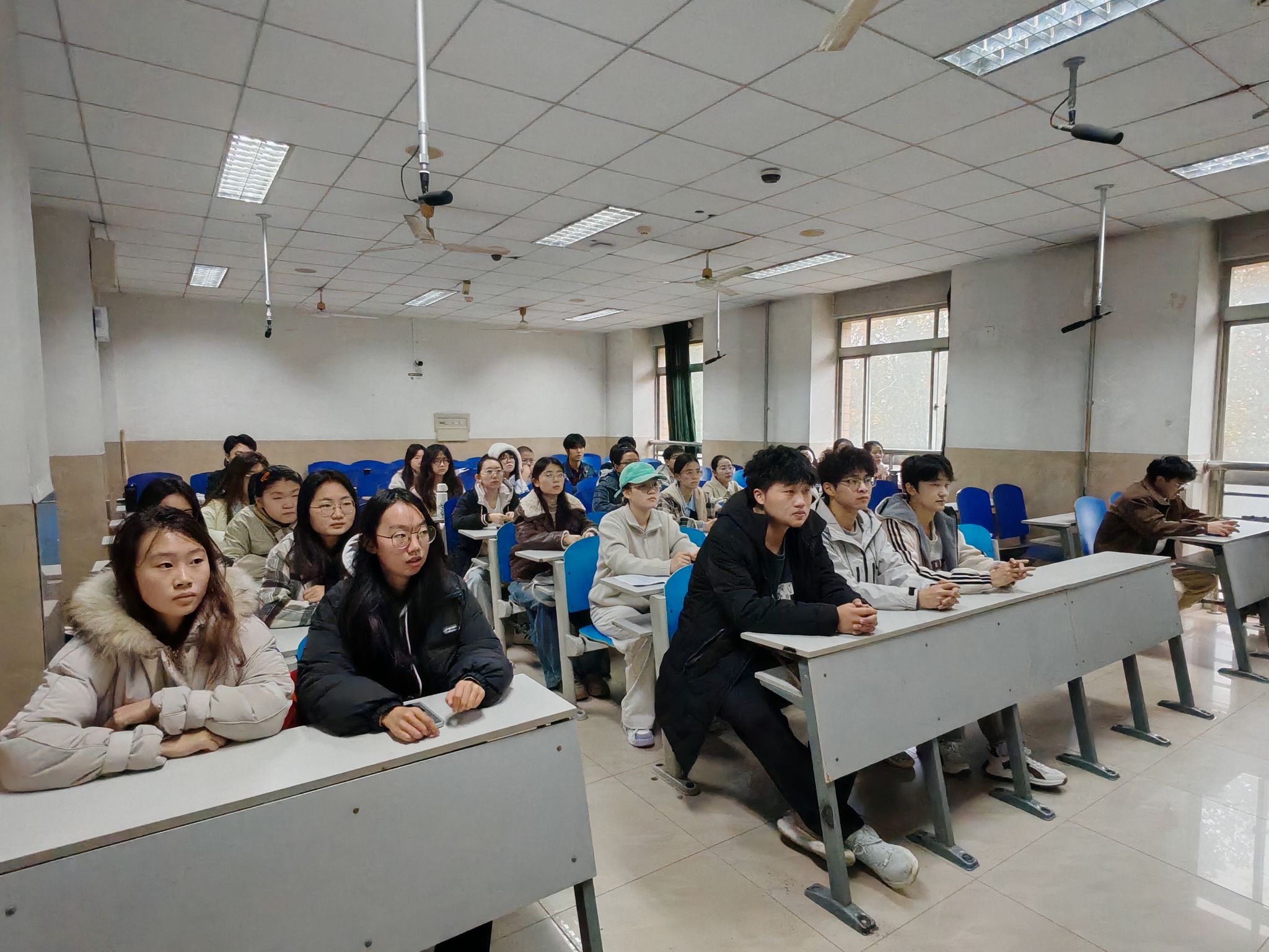 数学科学学院院组织入党积极分子观看《青年马克思》影片