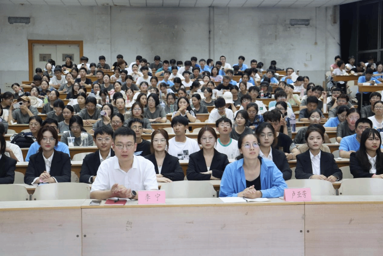 梦想起航，携手前行 —— 数学科学学院学生会、研究生会开展纳新宣讲会